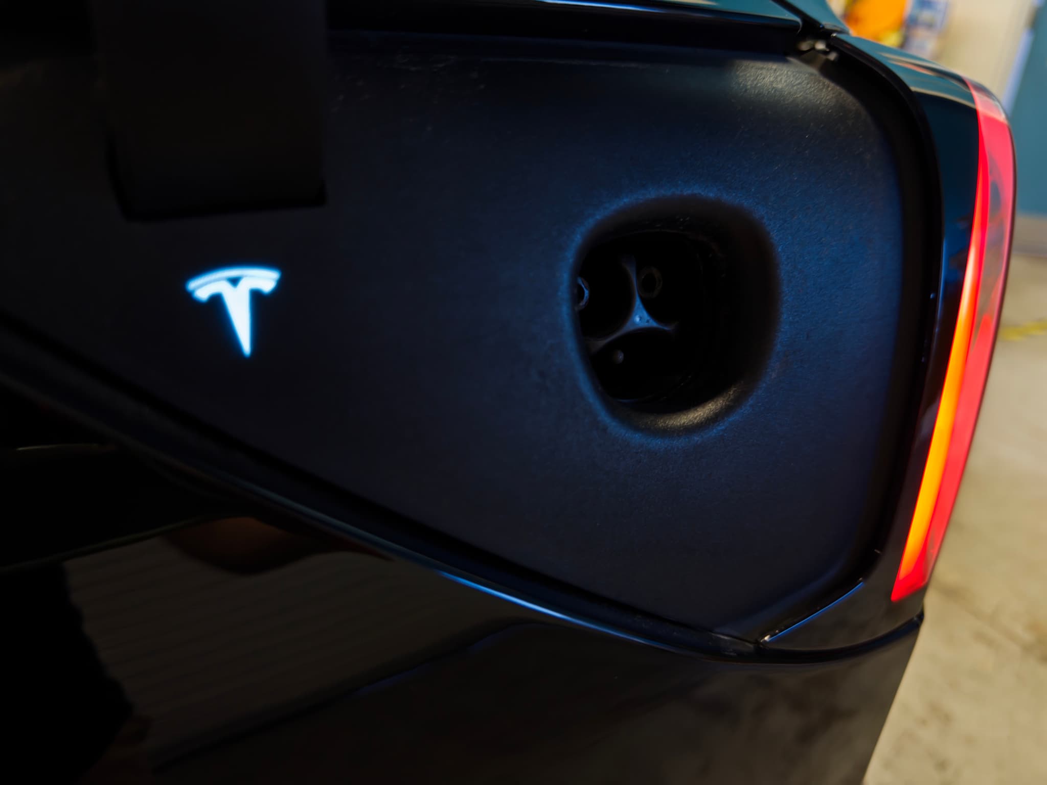2018 Tesla Model 3 view 5