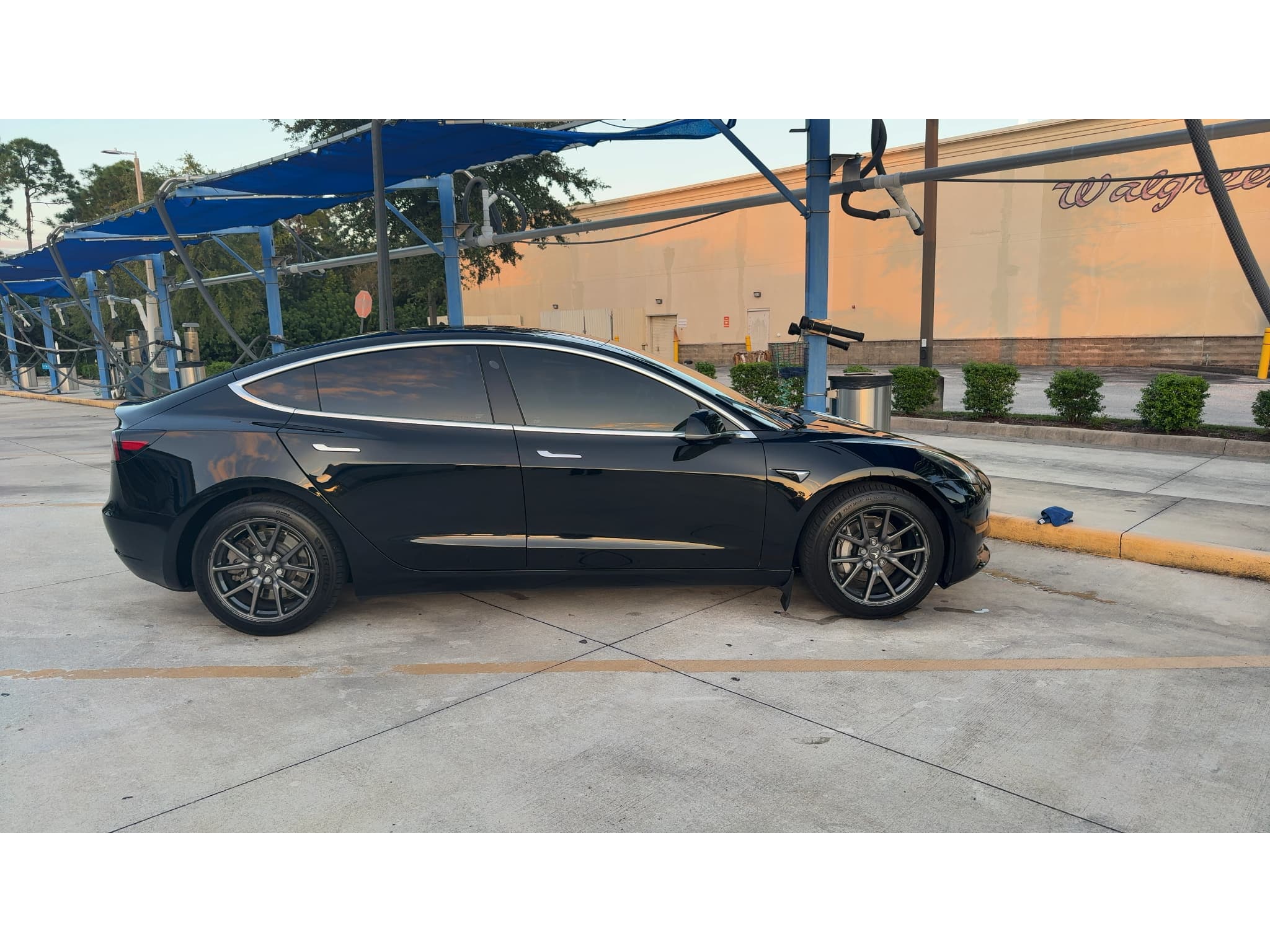 2018 Tesla Model 3 view 5