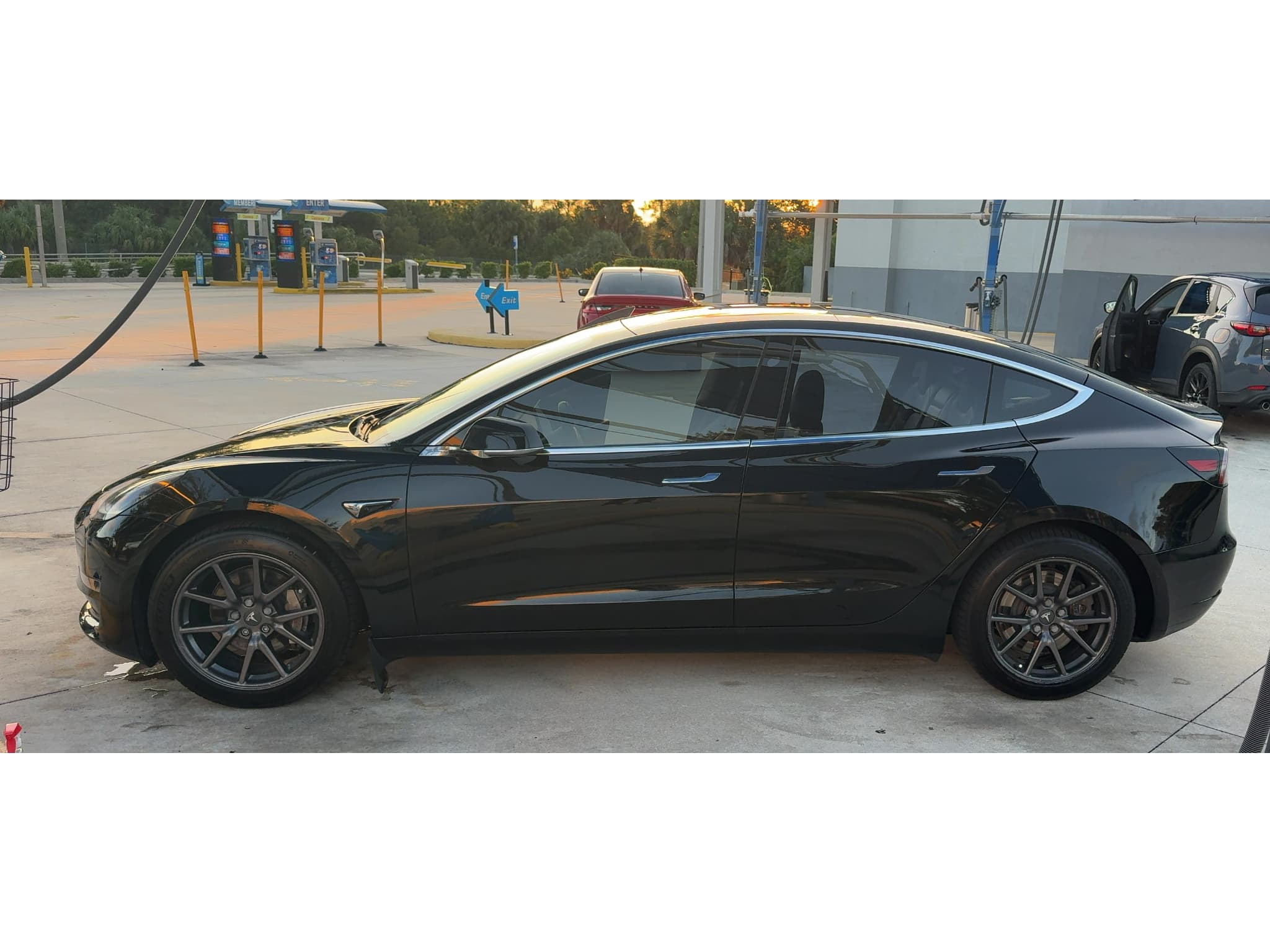 2018 Tesla Model 3 view 4