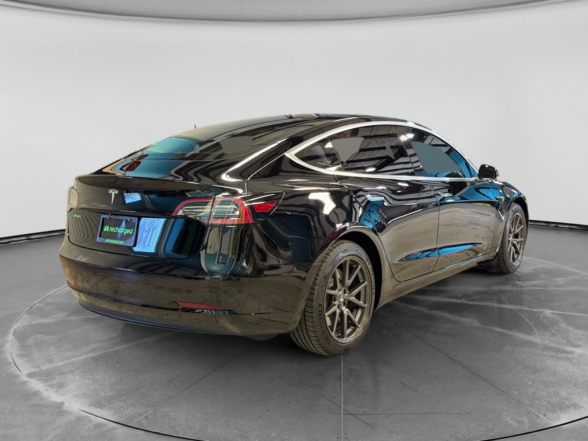 2018 Tesla Model 3 view 3