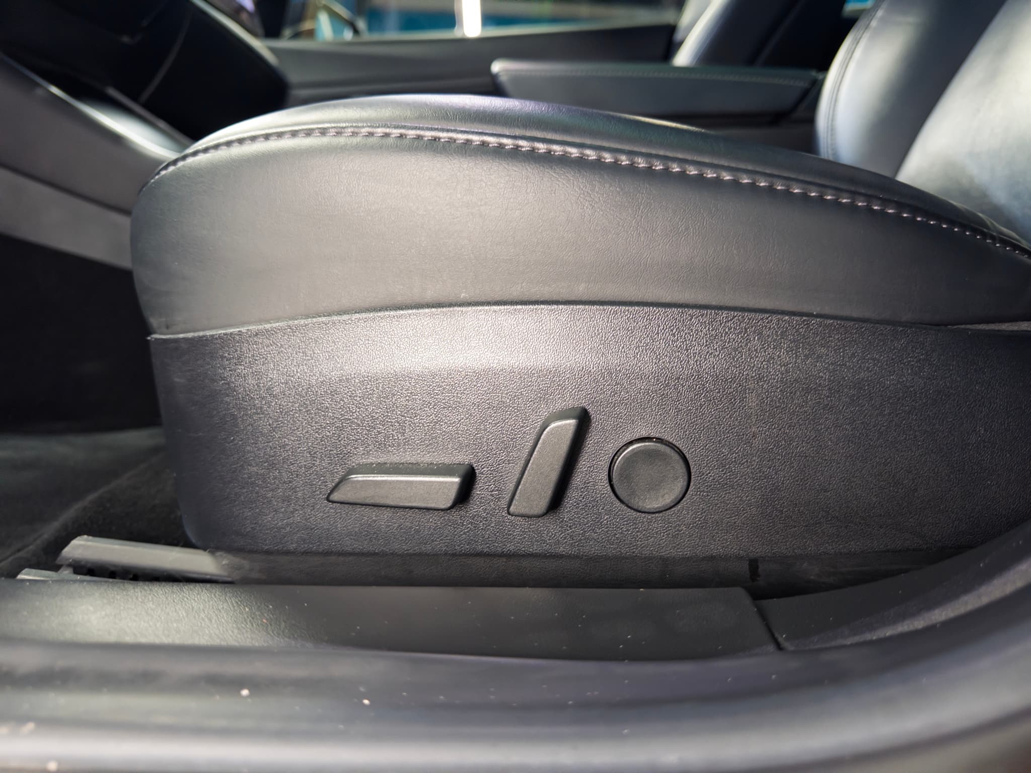 2018 Tesla Model 3 view 6