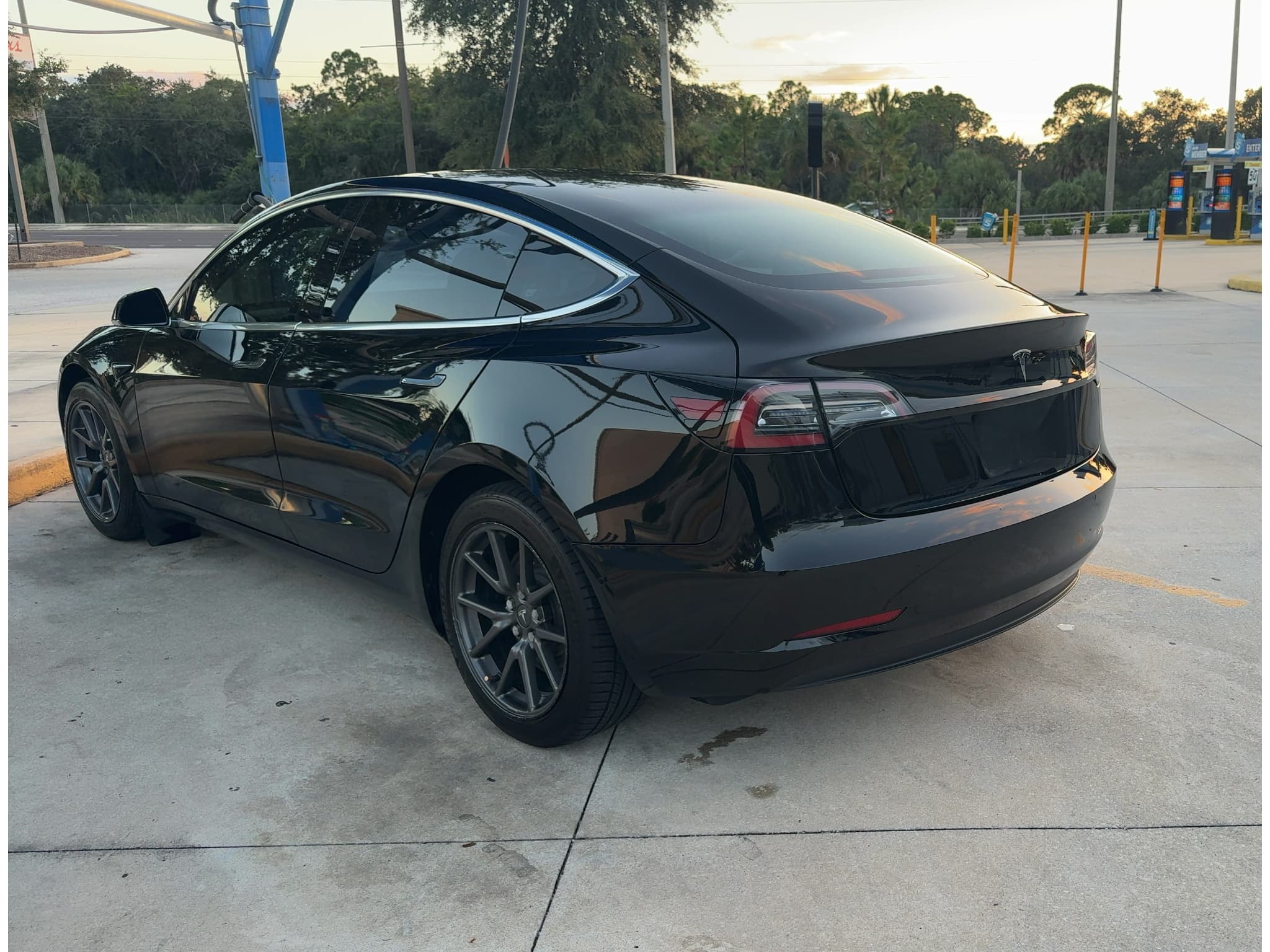 2018 Tesla Model 3 view 8