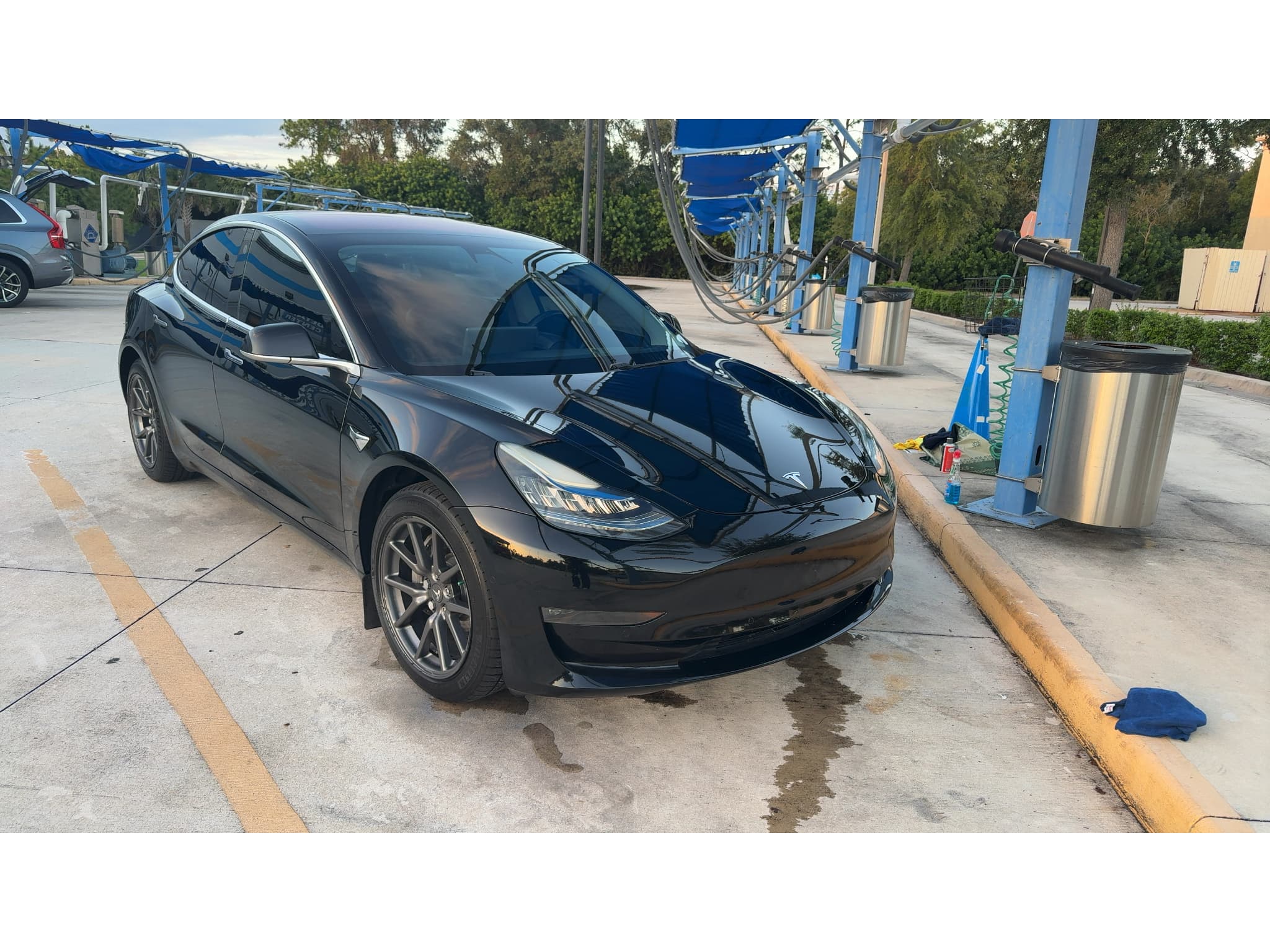 2018 Tesla Model 3 view 3