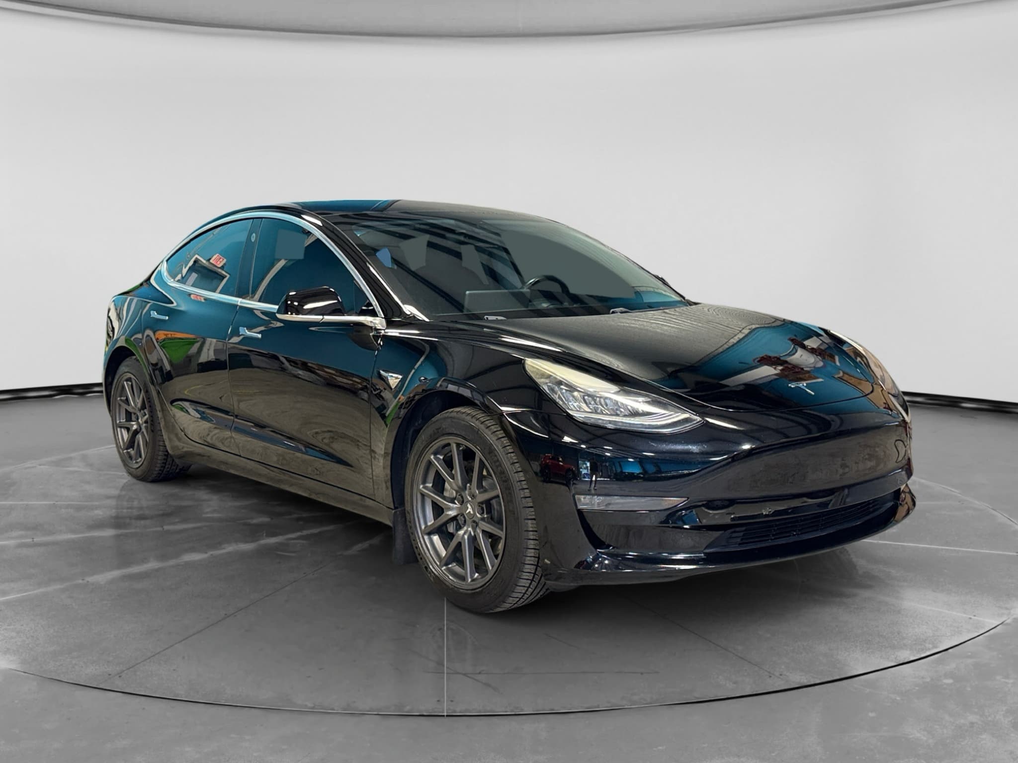 2018 Tesla Model 3 view 4