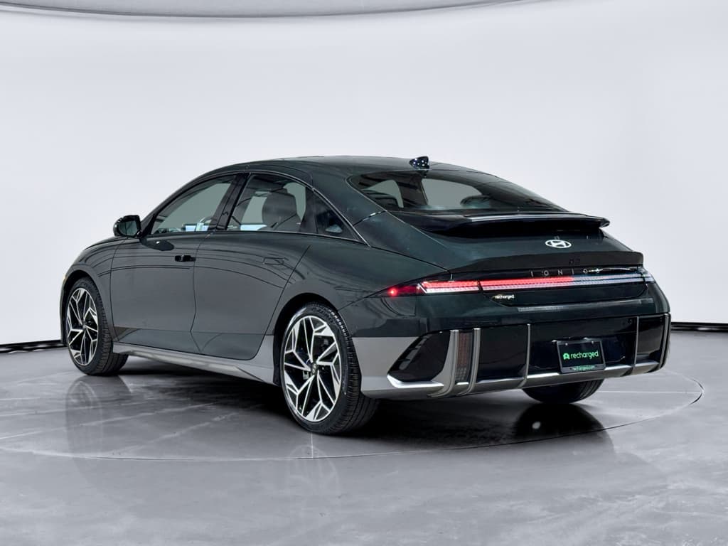 2024 Hyundai IONIQ 6 view 2