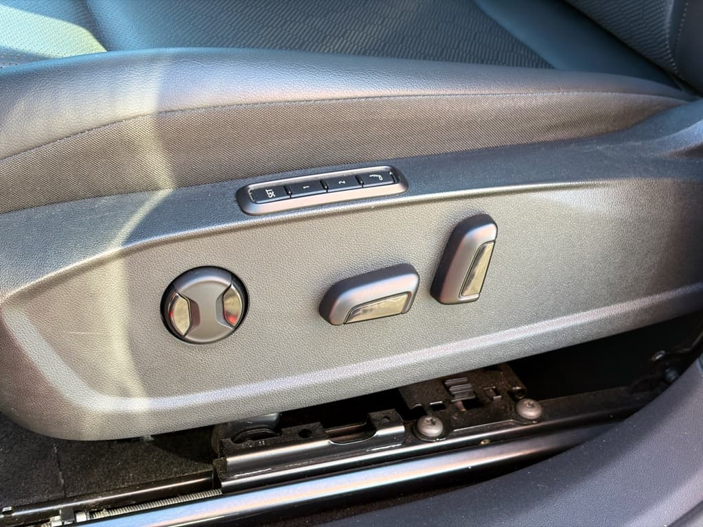 2022 Volkswagen ID.4 view 6