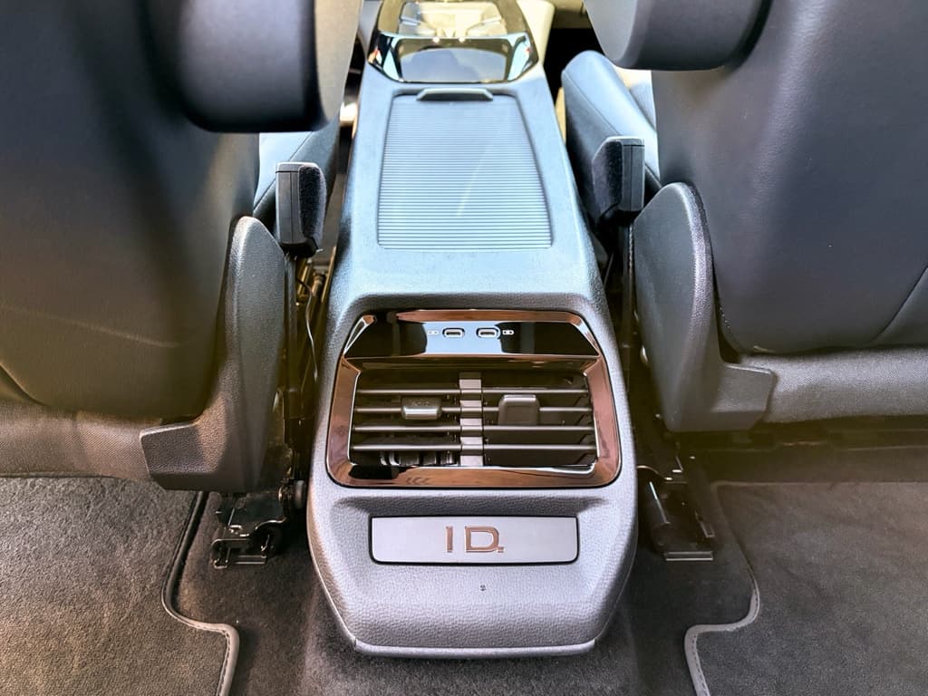 2022 Volkswagen ID.4 view 20