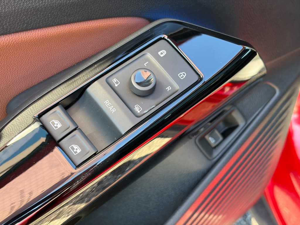 2022 Volkswagen ID.4 view 7