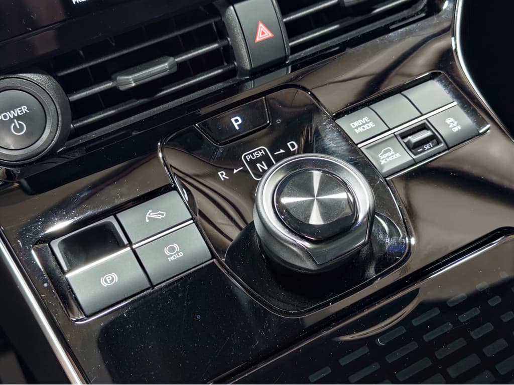 2024 Subaru Solterra view 19