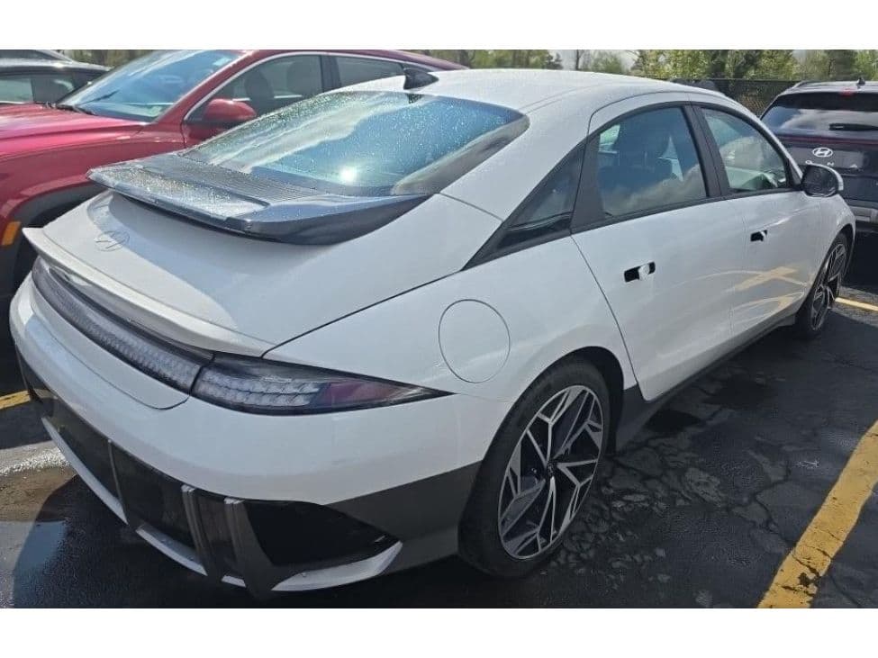 2024 Hyundai IONIQ 6 view 3