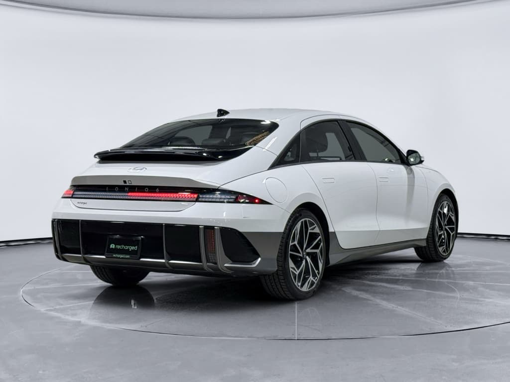 2024 Hyundai IONIQ 6 view 3
