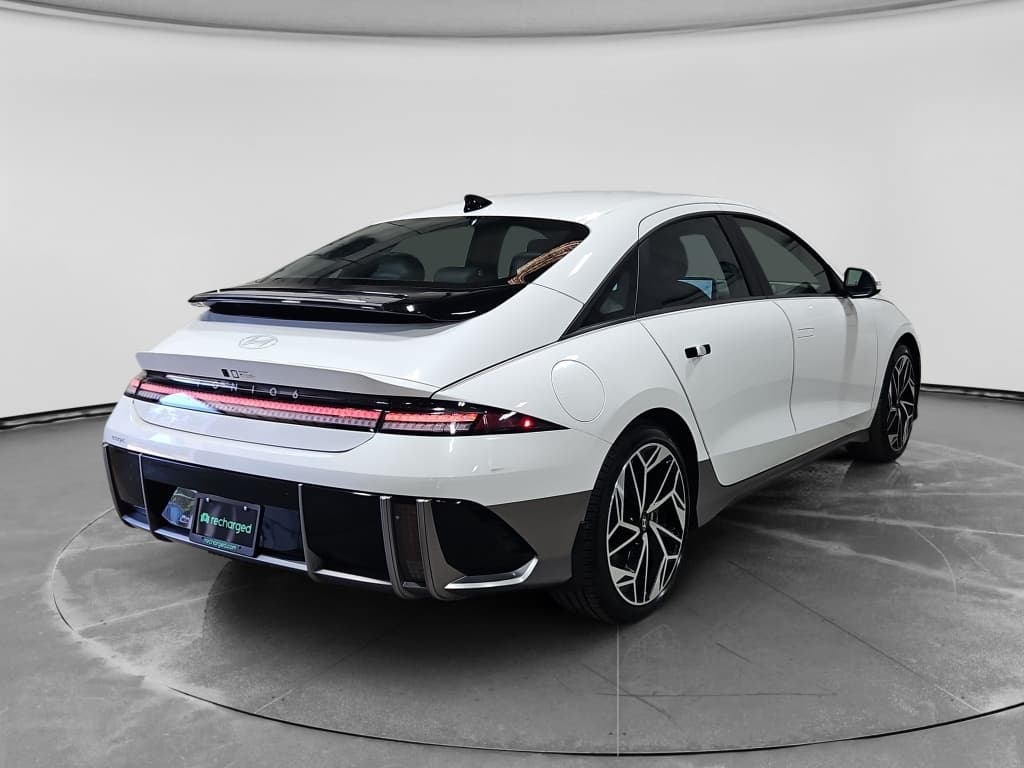 2024 Hyundai IONIQ 6 view 3