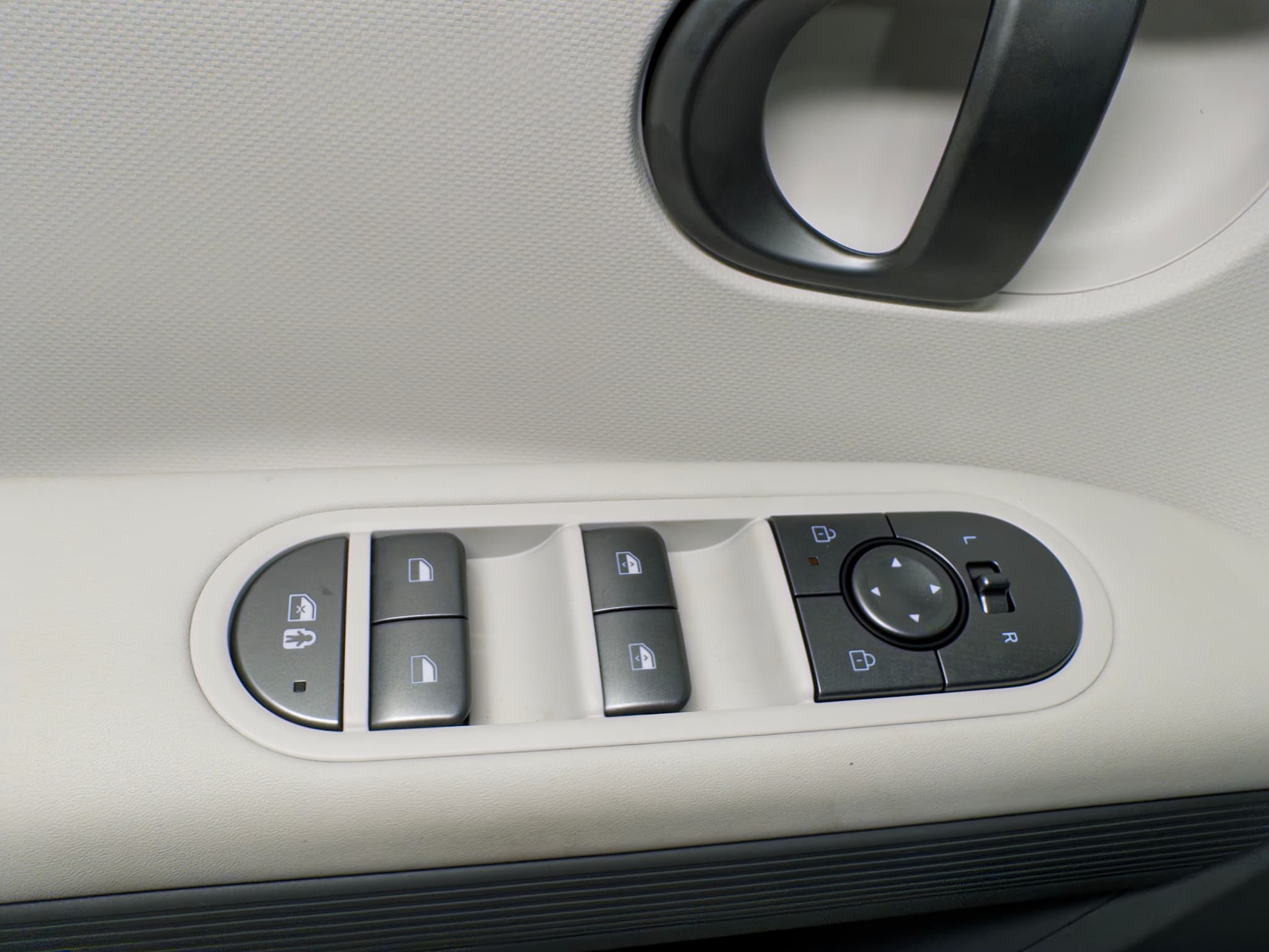 2026 Hyundai IONIQ 5 view 8