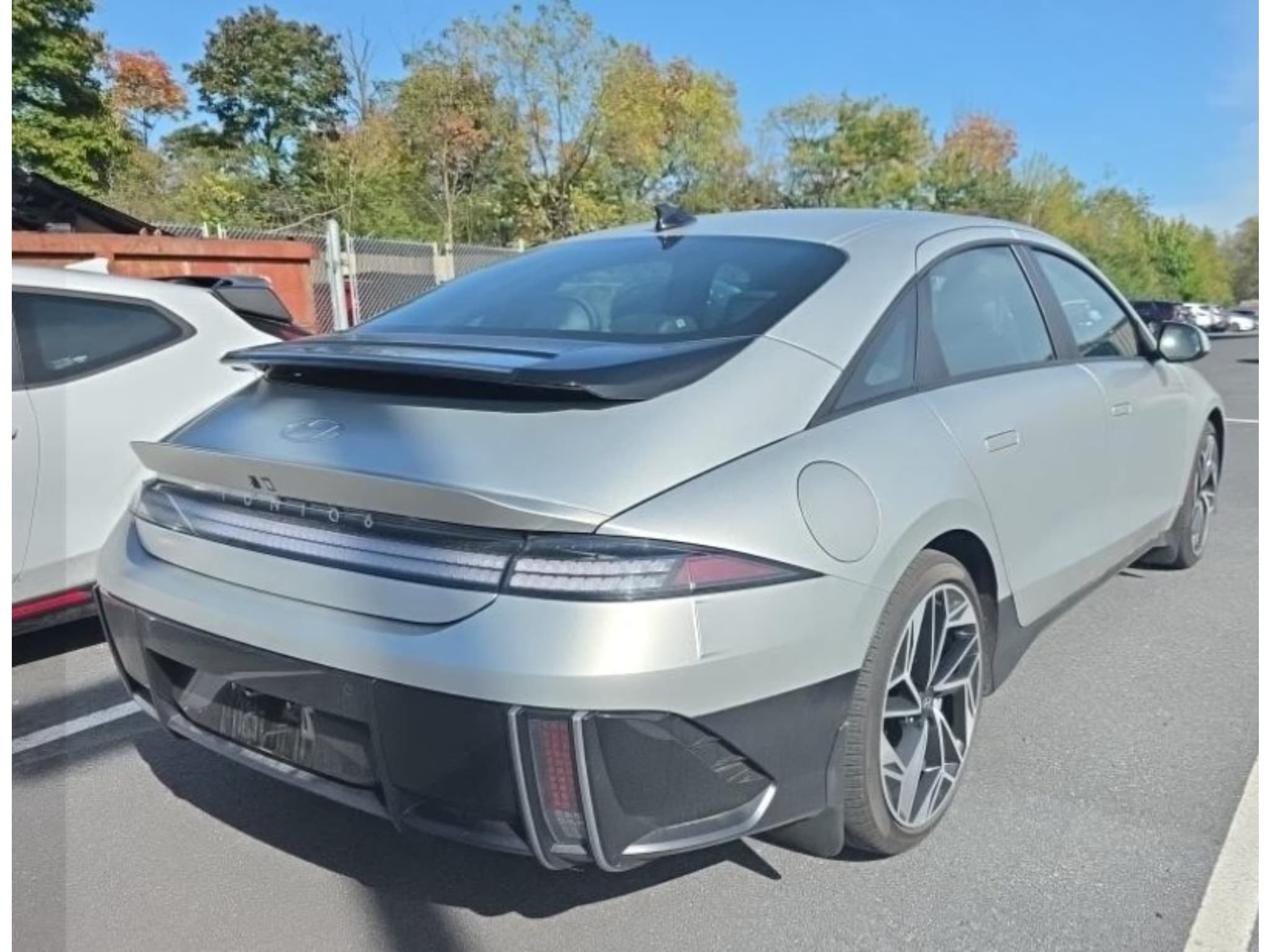 2024 Hyundai IONIQ 6 view 3