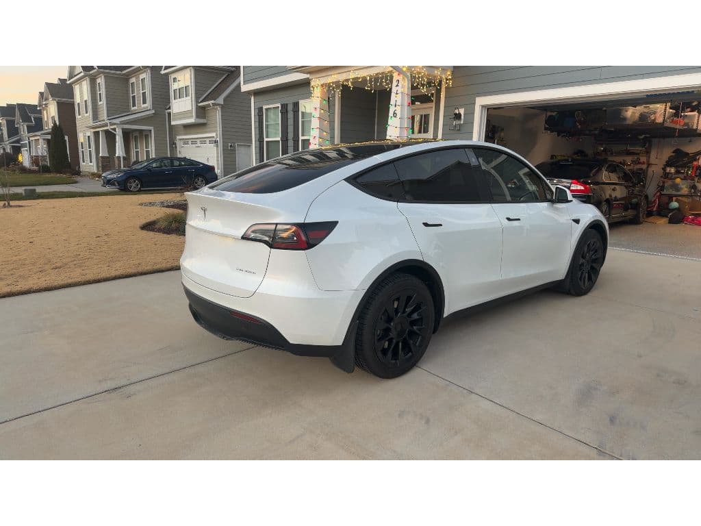 2023 Tesla Model Y view 4