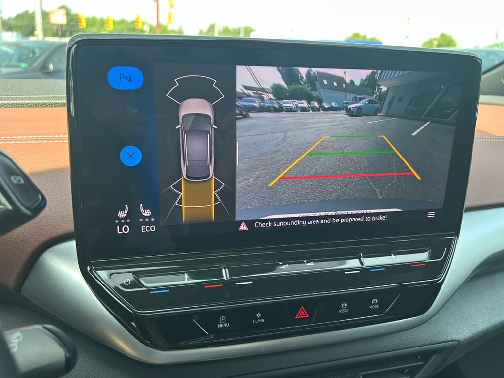 2022 Volkswagen ID.4 view 10