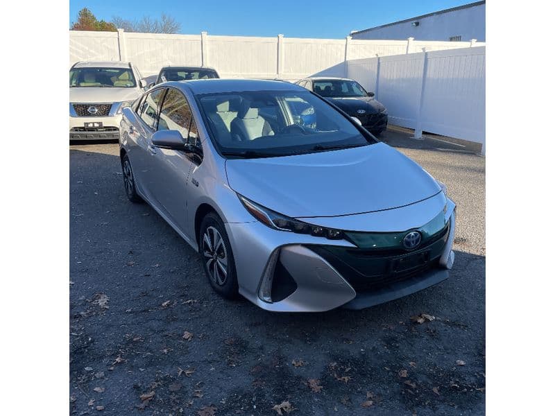 2017 Toyota Prius Prime view 4