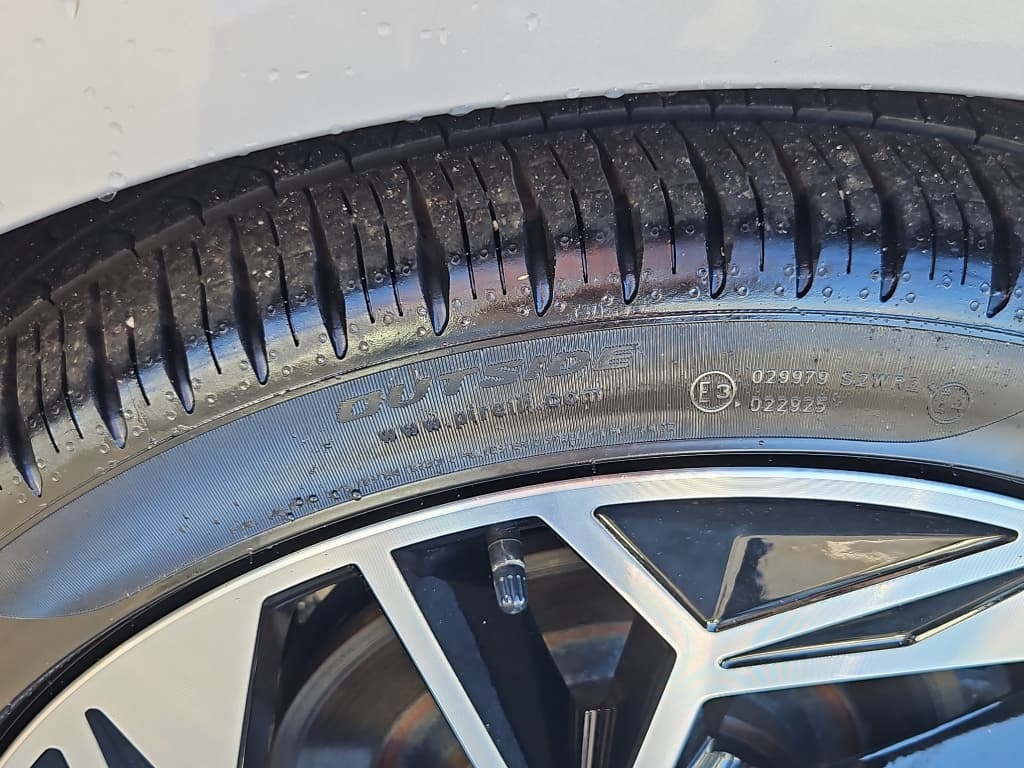 2024 Hyundai IONIQ 6 view 37