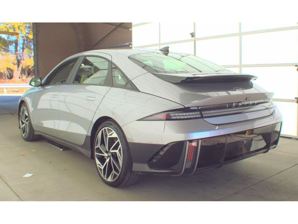 2024 Hyundai IONIQ 6 view 4