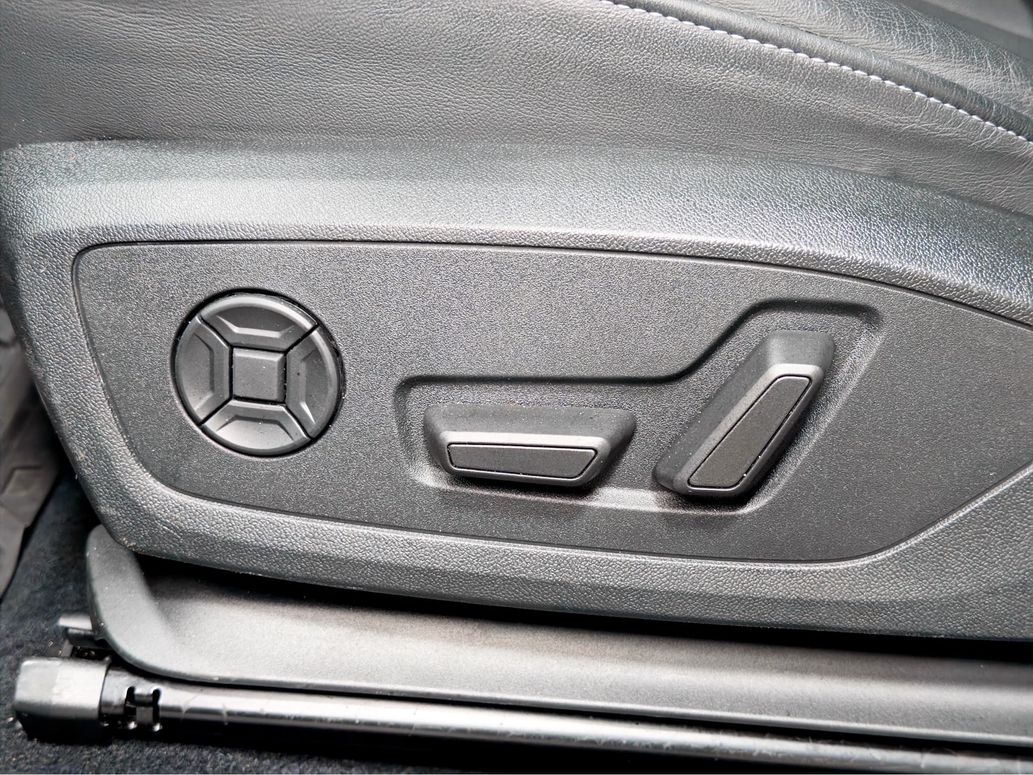 2023 Audi Q4 e-tron view 7