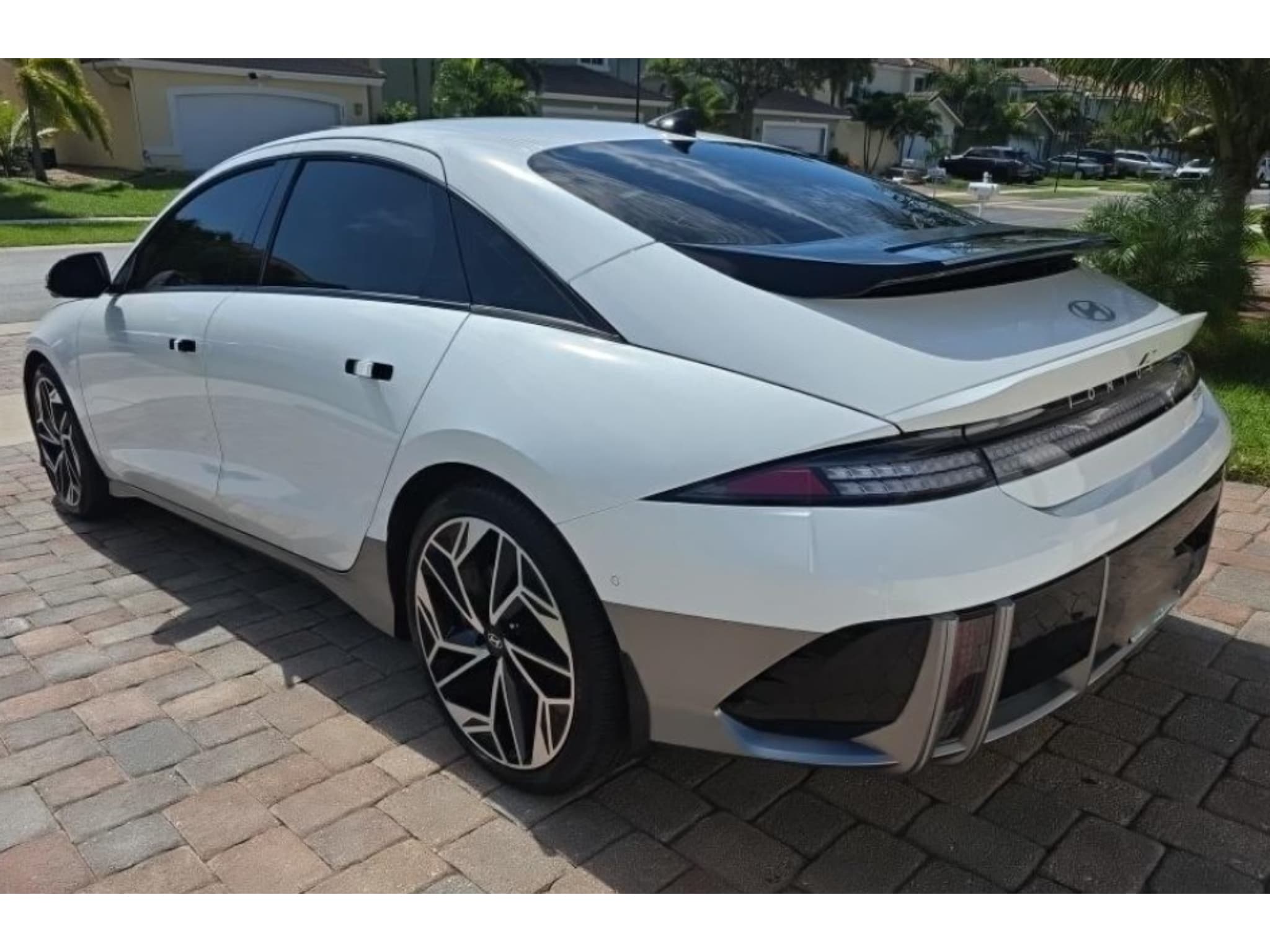 2024 Hyundai IONIQ 6 view 2
