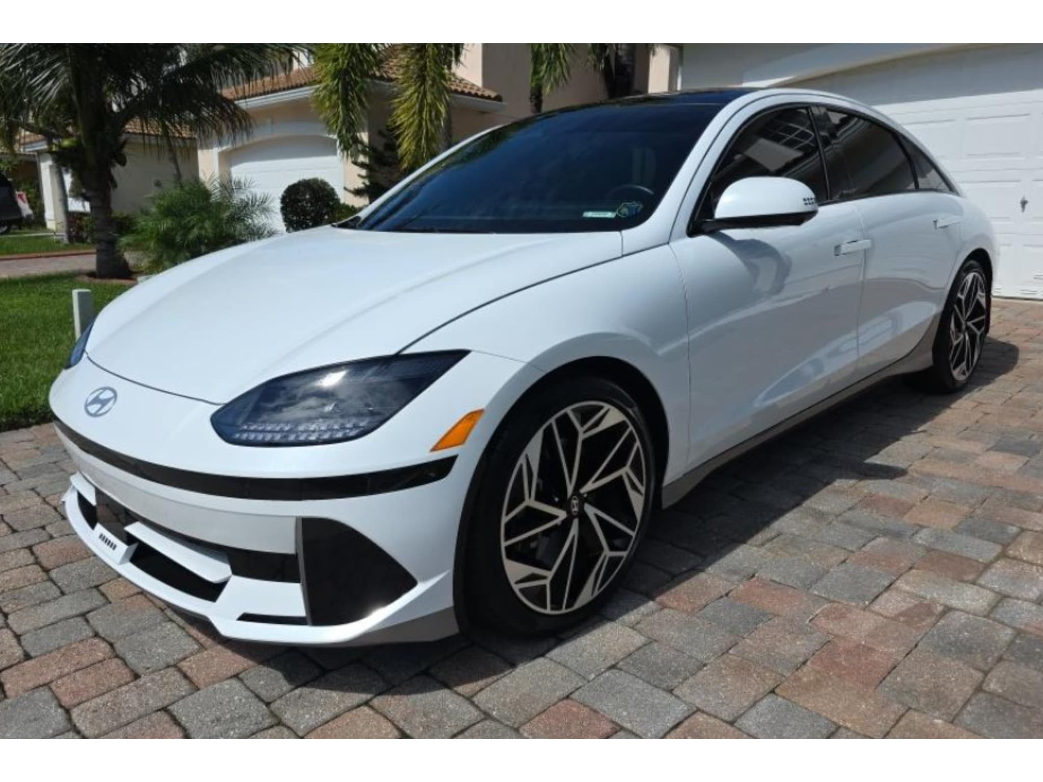 2024 Hyundai IONIQ 6 view 1