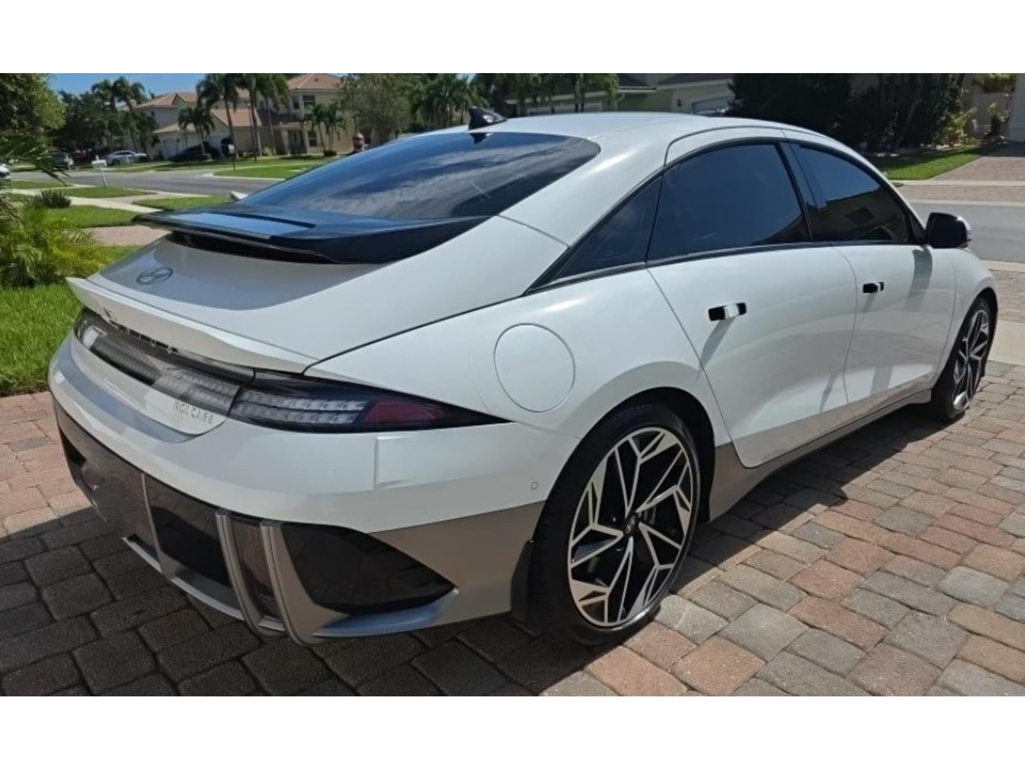 2024 Hyundai IONIQ 6 view 3