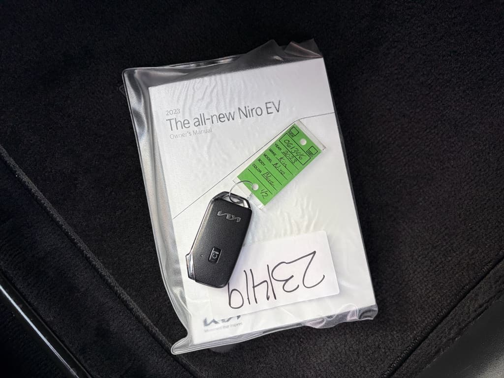 2023 Kia Niro EV view 25