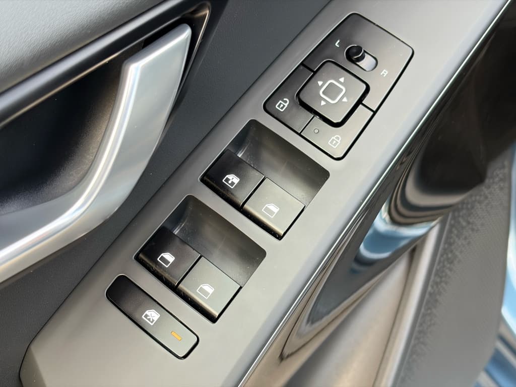 2023 Kia Niro EV view 8