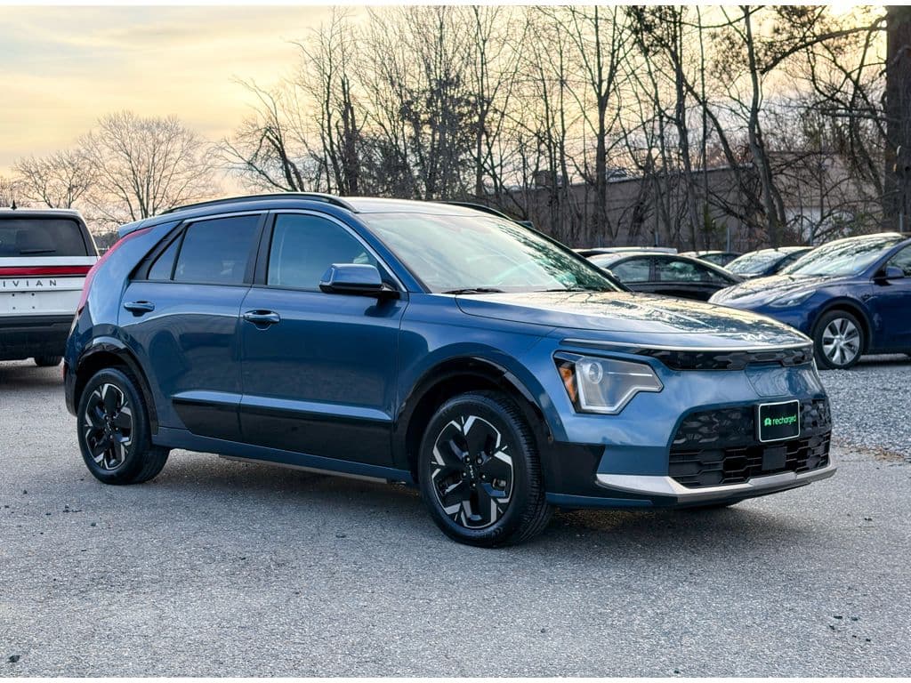 2023 Kia Niro EV view 4