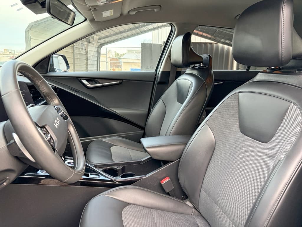2023 Kia Niro EV view 19