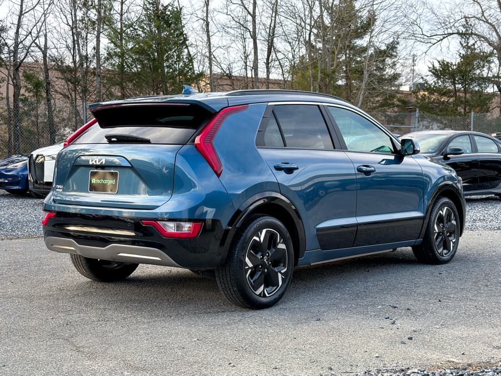 2023 Kia Niro EV view 3