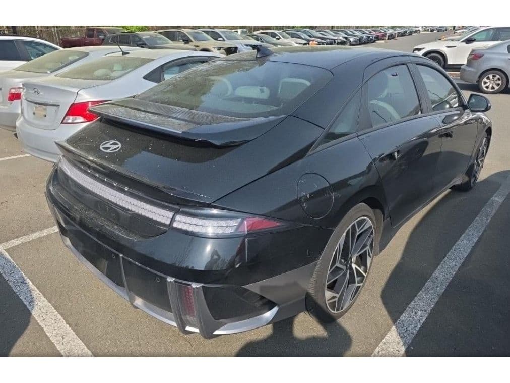 2024 Hyundai IONIQ 6 view 3