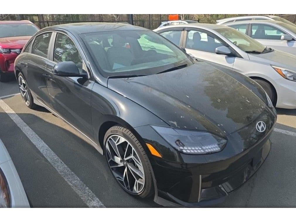 2024 Hyundai IONIQ 6 view 2