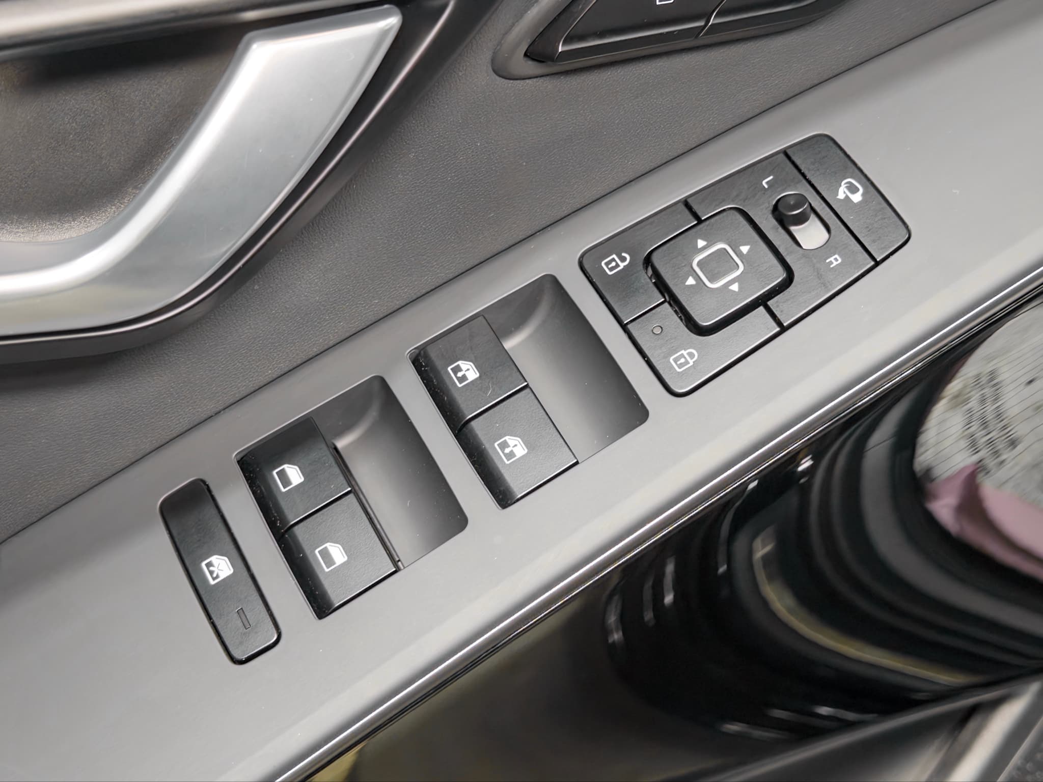 2023 Kia Niro EV view 7