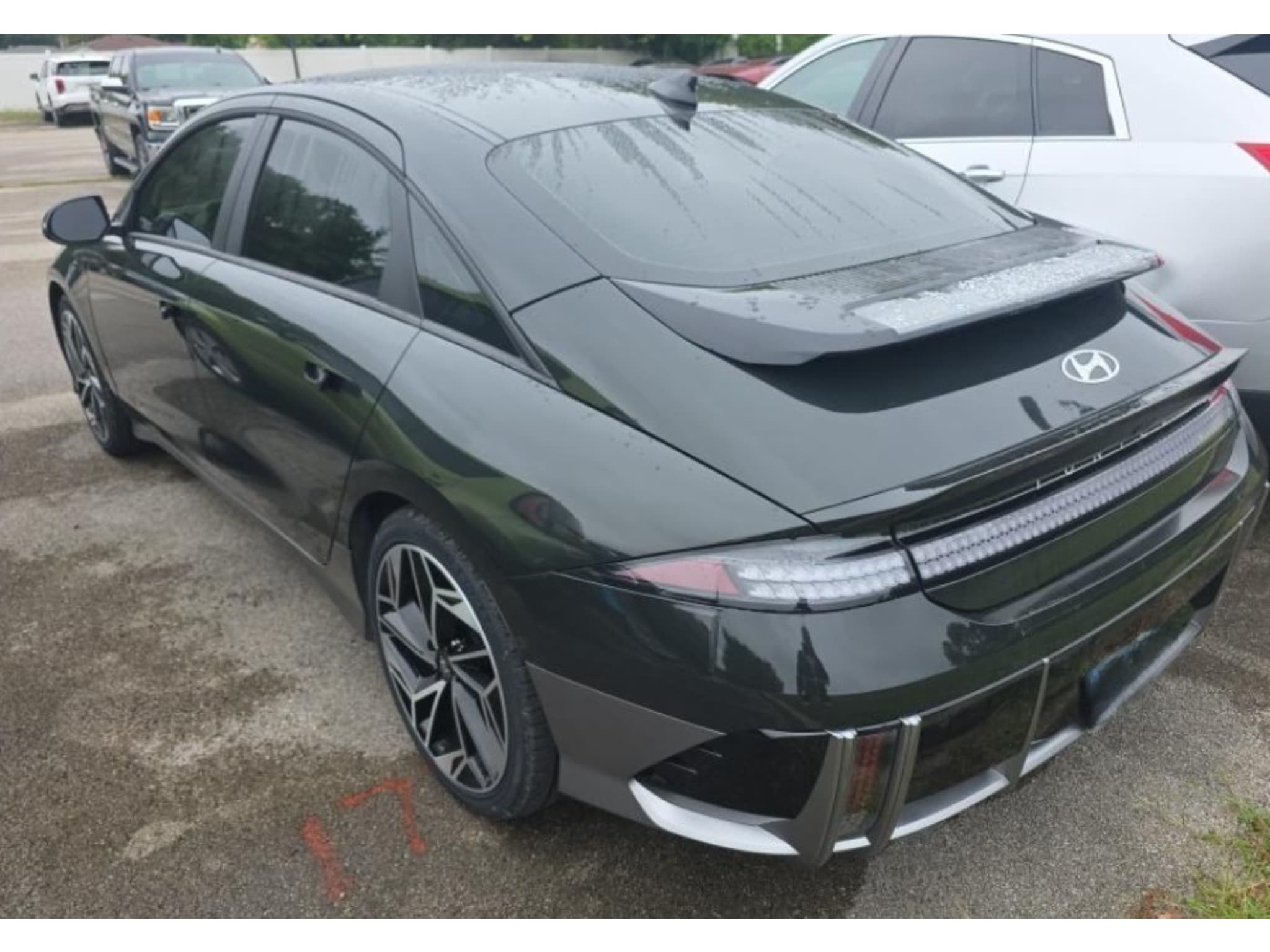 2024 Hyundai IONIQ 6 view 3