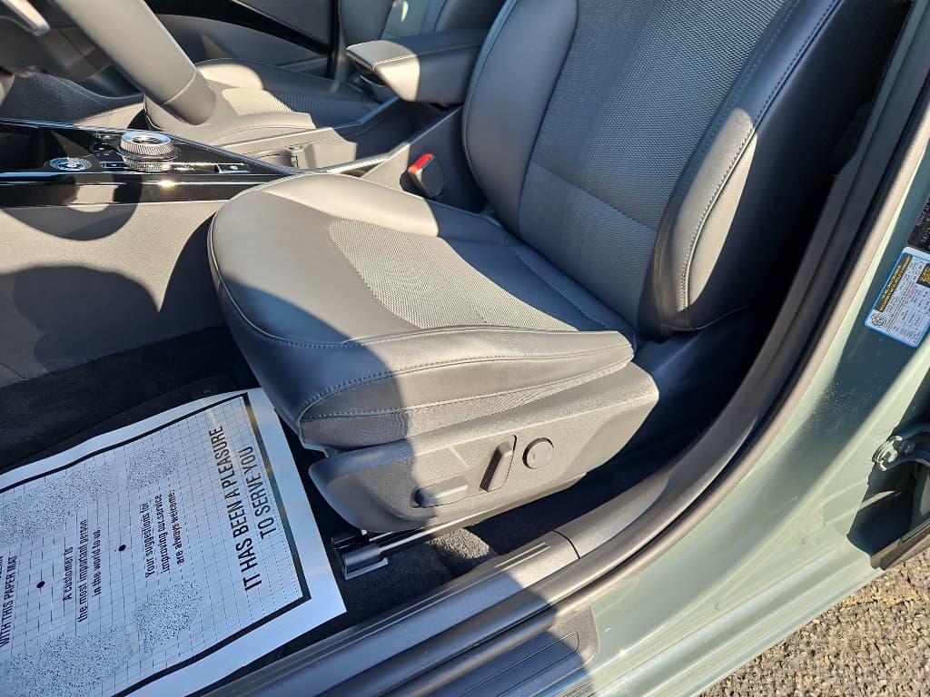 2023 Kia Niro EV view 7