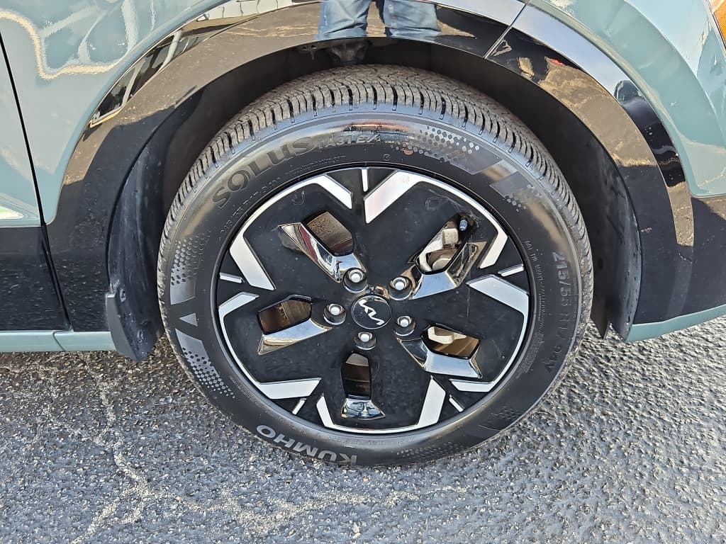 2023 Kia Niro EV view 31