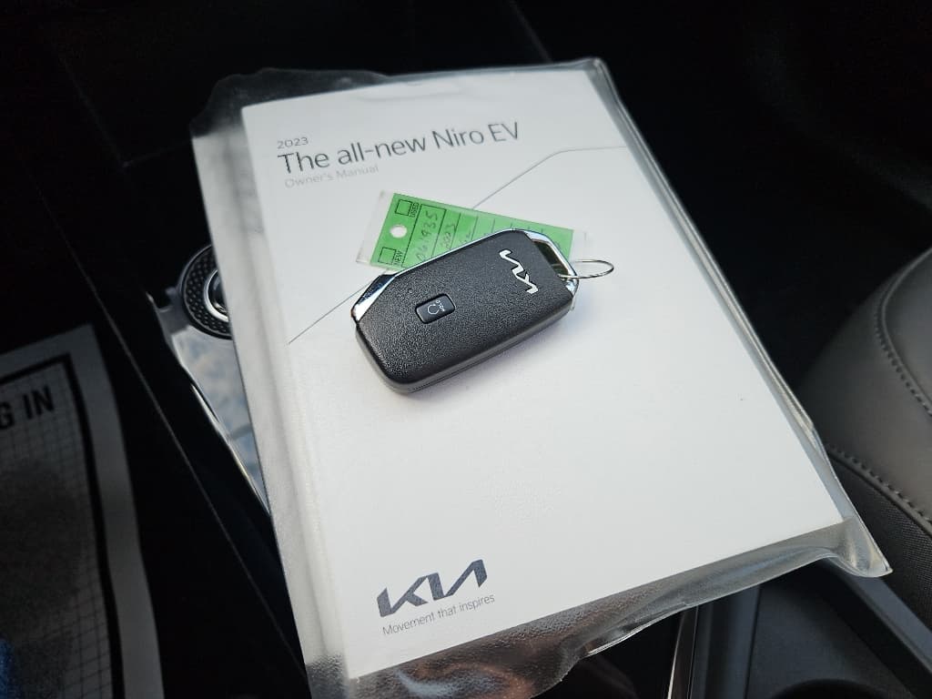 2023 Kia Niro EV view 21