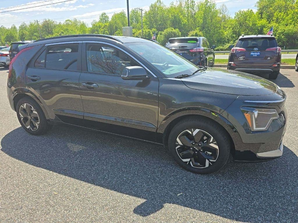 2023 Kia Niro EV view 4
