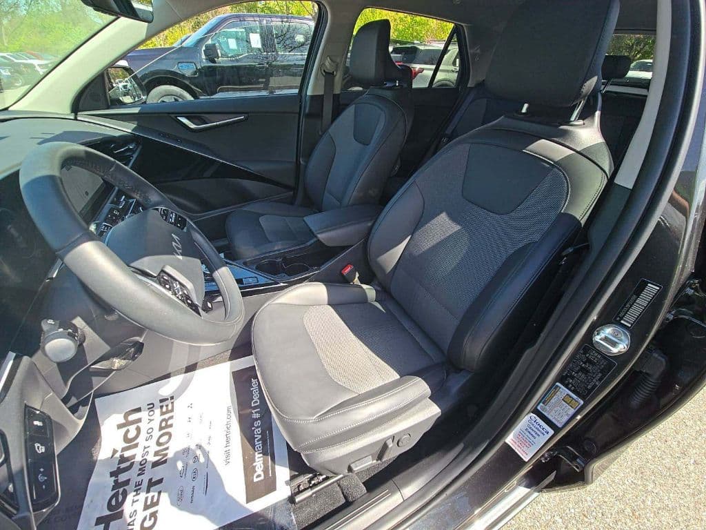 2023 Kia Niro EV view 5