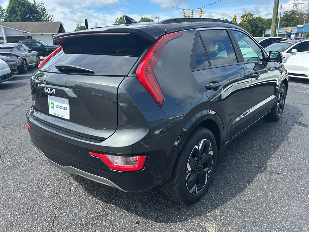 2023 Kia Niro EV view 3
