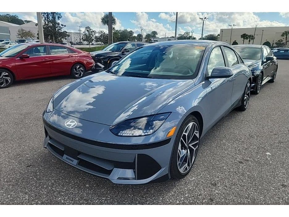 2024 Hyundai IONIQ 6 view 1
