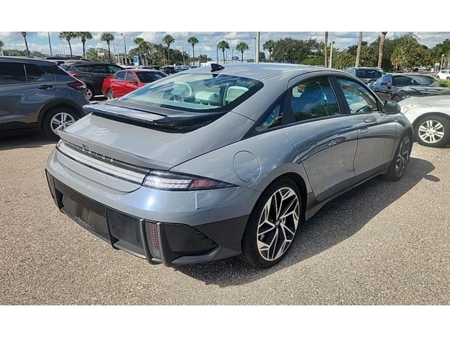 2024 Hyundai IONIQ 6 view 3