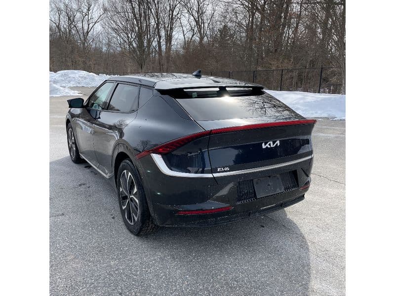 2022 Kia EV6 view 4