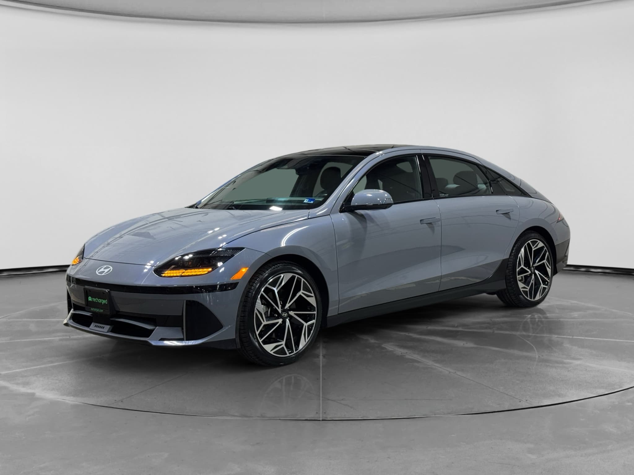 2024 Hyundai IONIQ 6 view 1