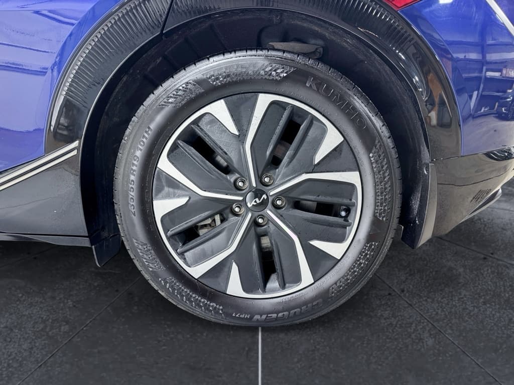 2022 Kia EV6 view 33