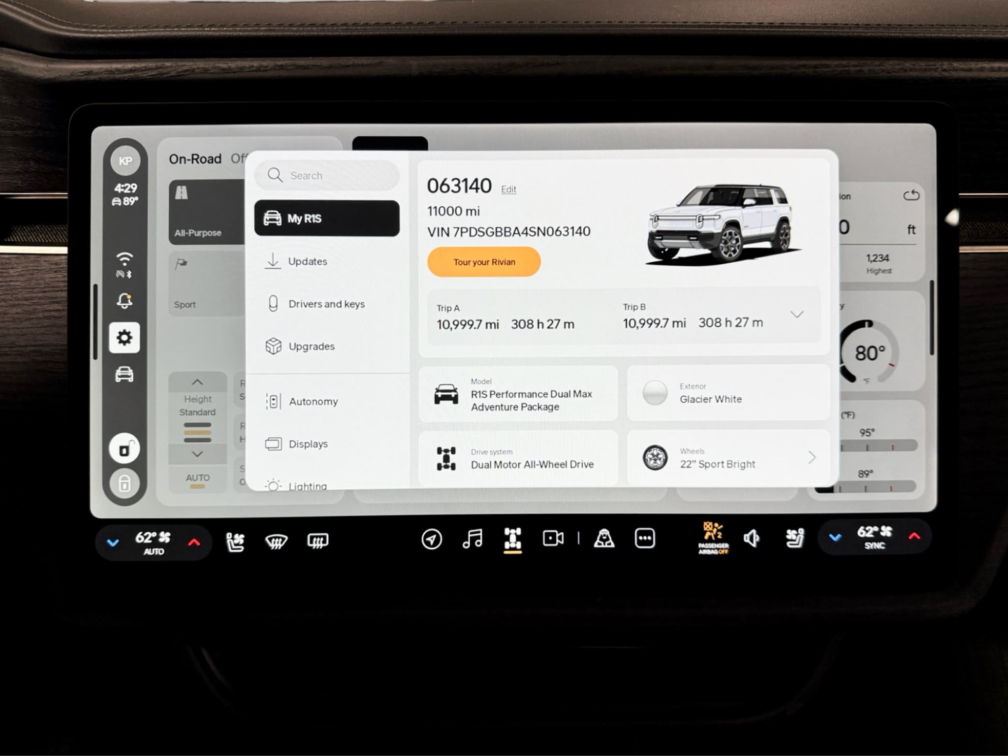 2025 Rivian R1S view 14
