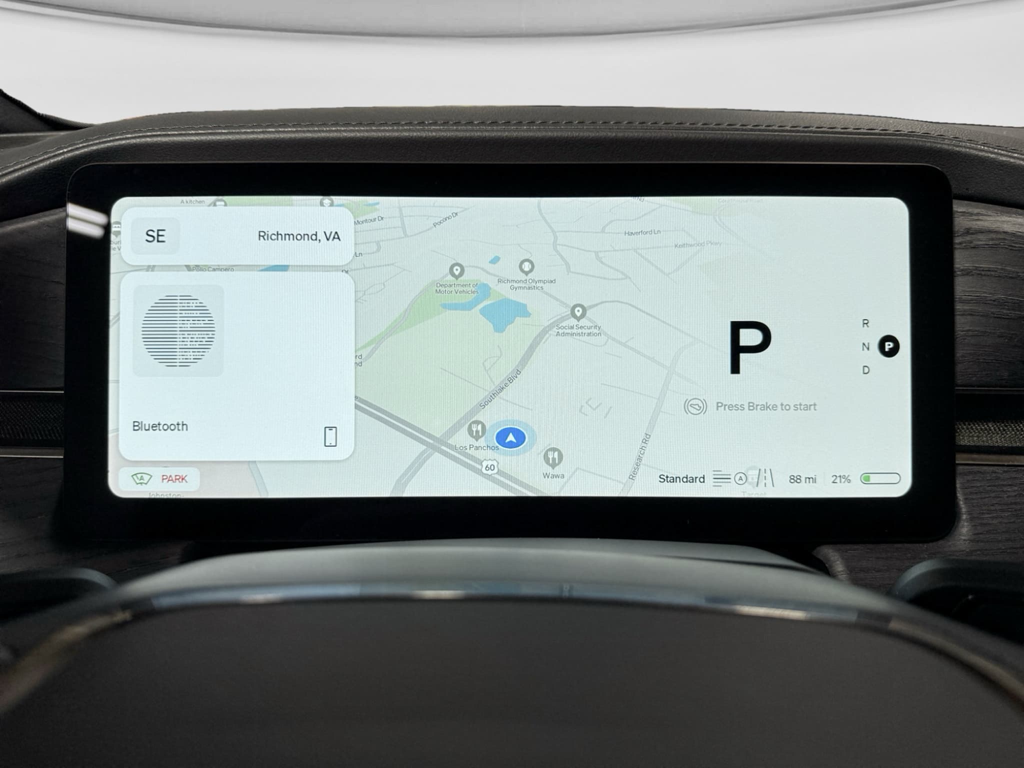 2025 Rivian R1S view 10