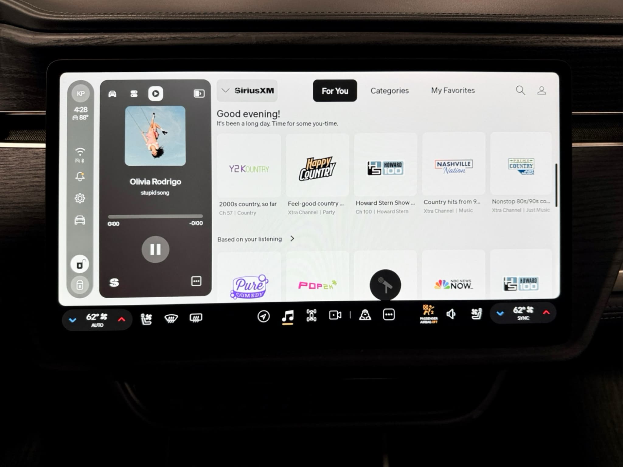 2025 Rivian R1S view 13
